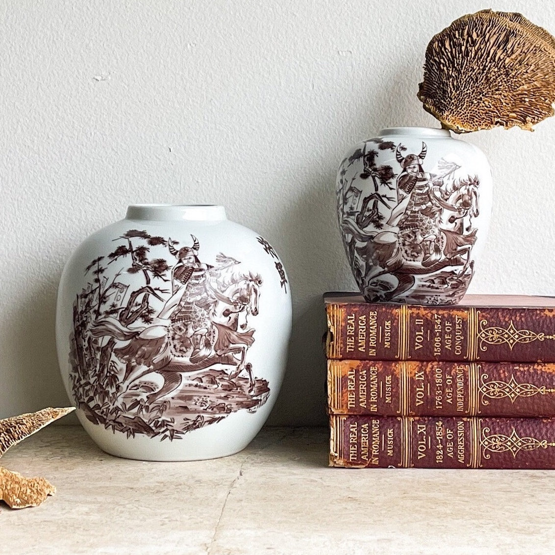 Vintage Brown + White Vase Japanese Shogun Vase Porcelain Ginger Jar Japan Motif Samurai Large Round Vase Matching Vases Pottery Chinoiserie 