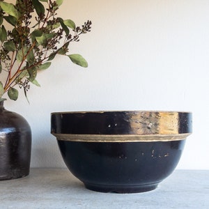 Large Brown Stoneware Bowl 9” USA Ribbed Mixing Serving Brownware Shoulder Bowl Glaze Stone Pottery Modern Farmhouse American Wide Collar