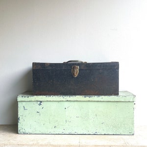 Large Black Vintage Tool Box Metal Toolbox Tackle Box Rustic Storage Rusty Box Handle Gardening Box Industrial Steel Box with Tray and Lid