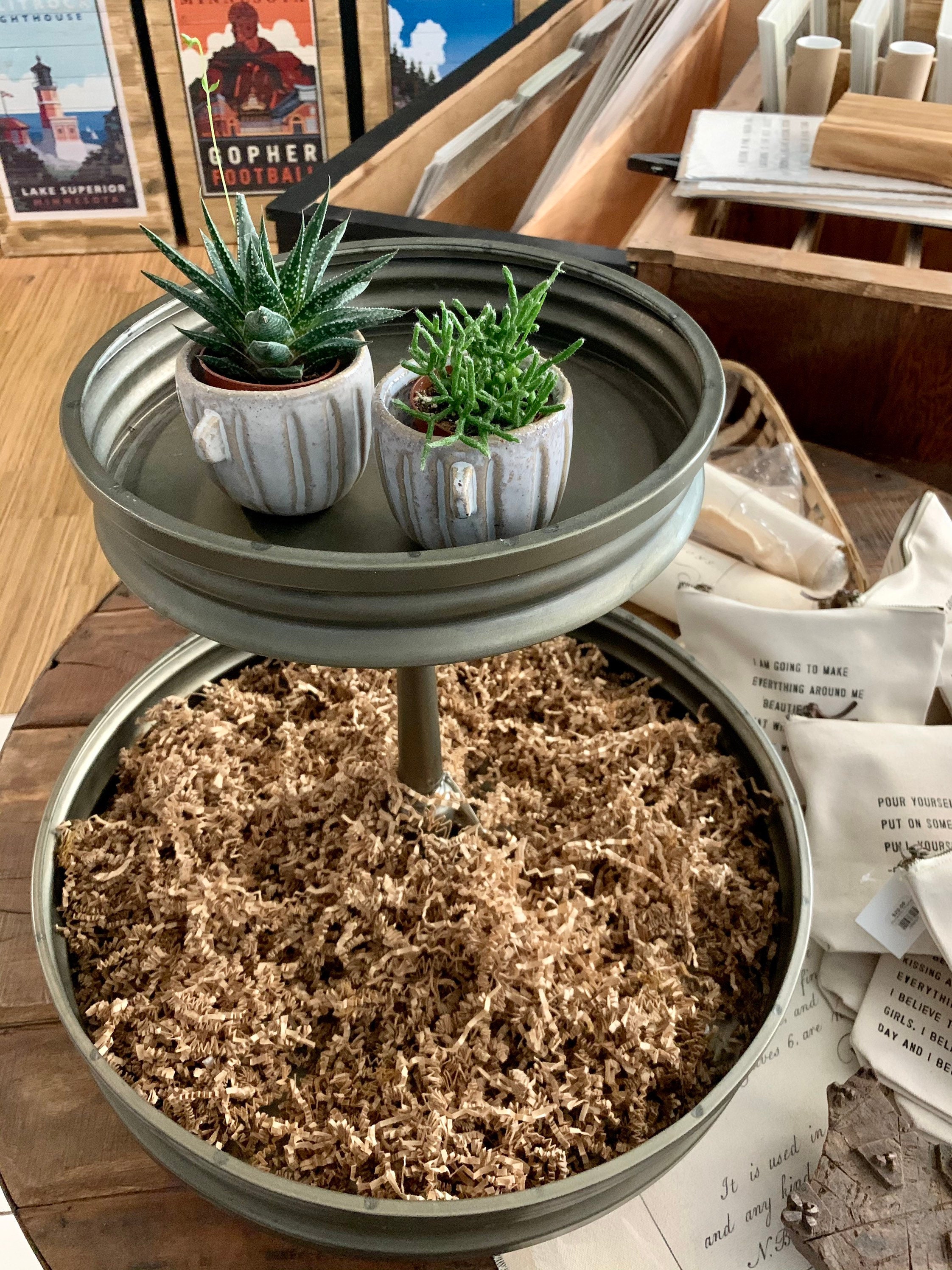 Soporte de metal escalonado / Bandeja de metal escalonada / | Etsy