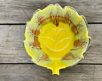 Hull Pottery | Mid-Century Swirl Planter | Ceramic Yellow Dish | Leaf-Shaped Serving Bowl  Catch-All Dish | Vintage USA Pottery 814