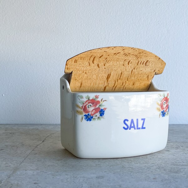 Vintage Salz Ceramic Container German Saltware Salt Box Sel Box Wall Mounted Farmhouse Kitchen Storage Painted Flowers Wooden Flip Up Lid