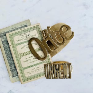 Vintage Brass AT ONCE Clip Paper Clip Desk Decor Paperclip Heavy Brass Office Paperweight Urgent Organize File Mail Large Vintage Clip