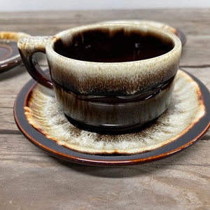 Coupe gastronomique Pfaltzgraff et soucoupe Brown Drip Glaze Pottery 1940s 1950s Petite tasse à café de 2 image 3