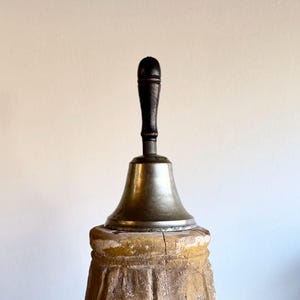 Large Antique Brass School Bell Beautiful Loud Clang Works Vintage Metal Black Wood Handle Dinner Bell Shelf Decor Industrial Town Crier
