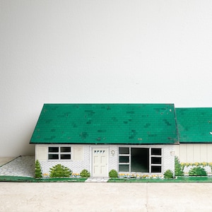 Vintage Mid-Century Marx Litho Dollhouse Ranch Style Made In USA Doll house Toy Doll 1950s Green and White Metal Dollhouse Wolverine
