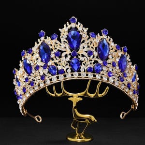 Blauwe strass bruidstiara: koninklijke huwelijkskroon
