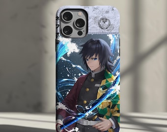 Könnte beinhalten: Smartphone-Hülle mit Charakterillustration, mit blauen und weißen Energieeffekten. Das Gehäuse hat ein schwarzes und rotes Design mit japanischem Text. Entworfen für ein Smartphone mit mehreren Kameralinsen.