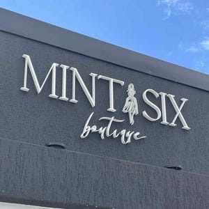 Letrero con letras impresas en 3D personalizado: decoración para escaparates de negocios