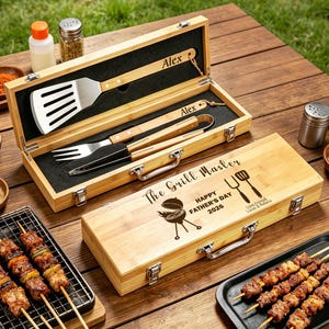 Conjunto de utensílios para churrasco personalizado em estojo de bambu com gravação personalizada, presente para o Dia dos Pais, acessórios para churrasco, kit para churrasco para o papai, presente para o pai ou mestre do churrasco.