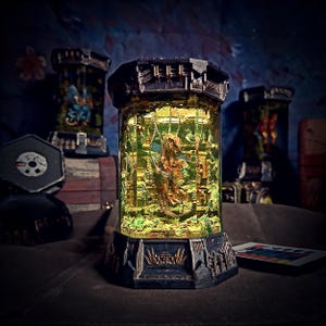 Biolab T-Rex Hexagon Lamp – Handmade Resin Dinosaur LED Night Light, Sci-Fi Jurassic Horror Decor, Prehistoric Gift 8x8x16 cm
