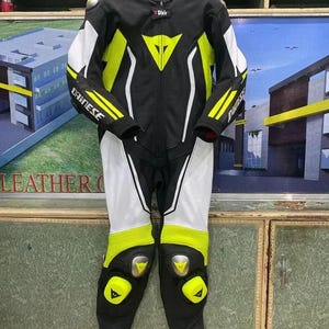 Yellow & White Dainese Motorbike Leather Racing Suit – Dainese Motorcycle Biker Leather Suit for Men – Premium Men’s Biker Leather Suit