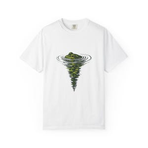 Frog head with water ripples and reflection | T-Shirts, Illustrative, Curiosity, Gift for Nature Lovers, Birthday