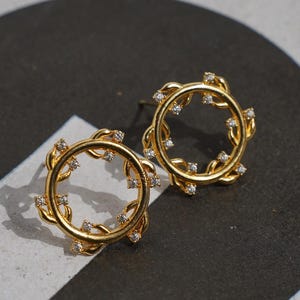 Ear Stud | silver or gold plated | Regal Bloom