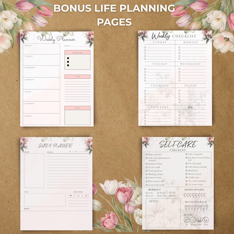 Peut inclure: Ensemble de planification de vie de quatre pages avec des accents floraux. Comprend un planificateur hebdomadaire, une liste de contr&ocirc;le hebdomadaire, un planificateur quotidien et une liste de contr&ocirc;le des soins personnels. Pages blanches avec motifs roses et floraux.