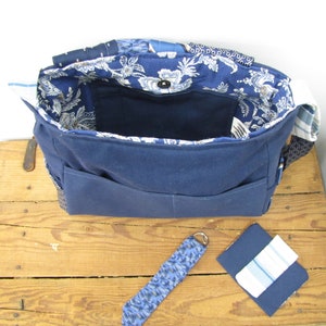 Necktie Messenger Bag Blue School image 9