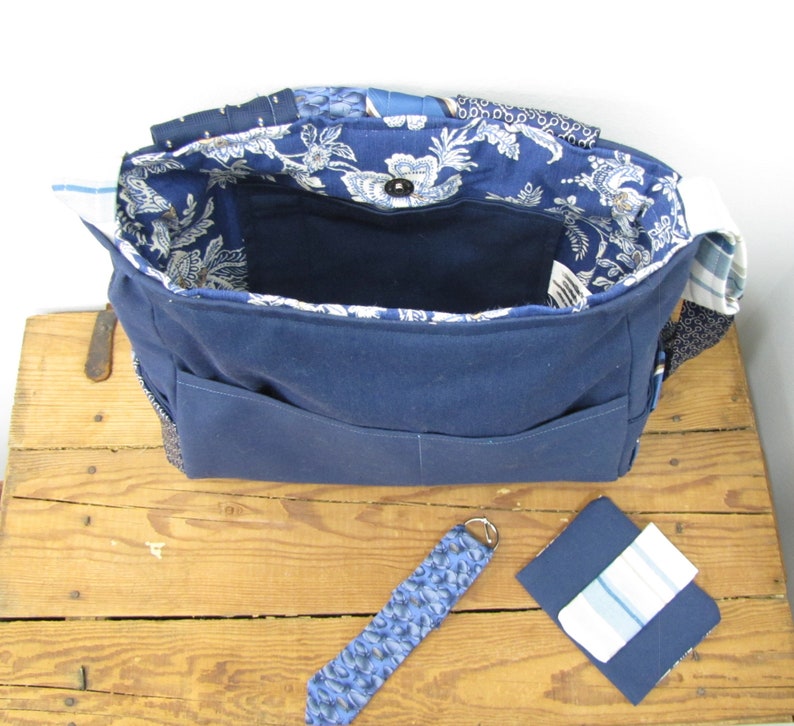 Necktie Messenger Bag Blue School image 9