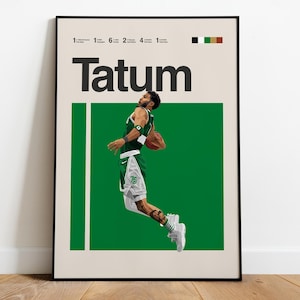 Puede incluir: Impresión artística enmarcada que presenta a un jugador de baloncesto con uniforme verde y blanco, en el aire con un balón. La palabra "Tatum" está encima del jugador. El fondo es verde con líneas verticales blancas.