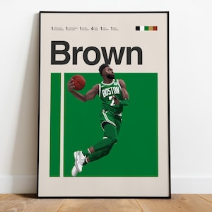 Puede incluir: Un póster enmarcado con un jugador de baloncesto con el uniforme verde de los Celtics de Boston, a medio salto con un balón. El nombre "Brown" se muestra prominentemente sobre el jugador. El fondo es verde y beige con texto en la parte superior.