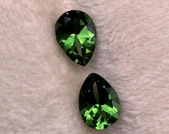Par de turmalinas verdes talla pera para joyería (7 x 5-6 x 8 mm)