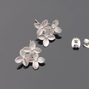Matte Silver Plated Mini Flowers Earring Post W/Stoppers, 1 pair/2pc, K12325
