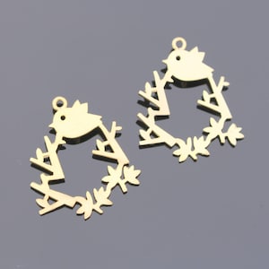 Matte Gold tarnish resistant Mini Chick Bird on wreath Charms, connectors, pendants, 2 pc, KA64274