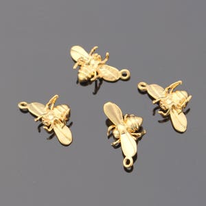 Matte gold tarnish resistant Tiny Small Bumble Bee Charms, connectors, pendants, 2 pc, U210602