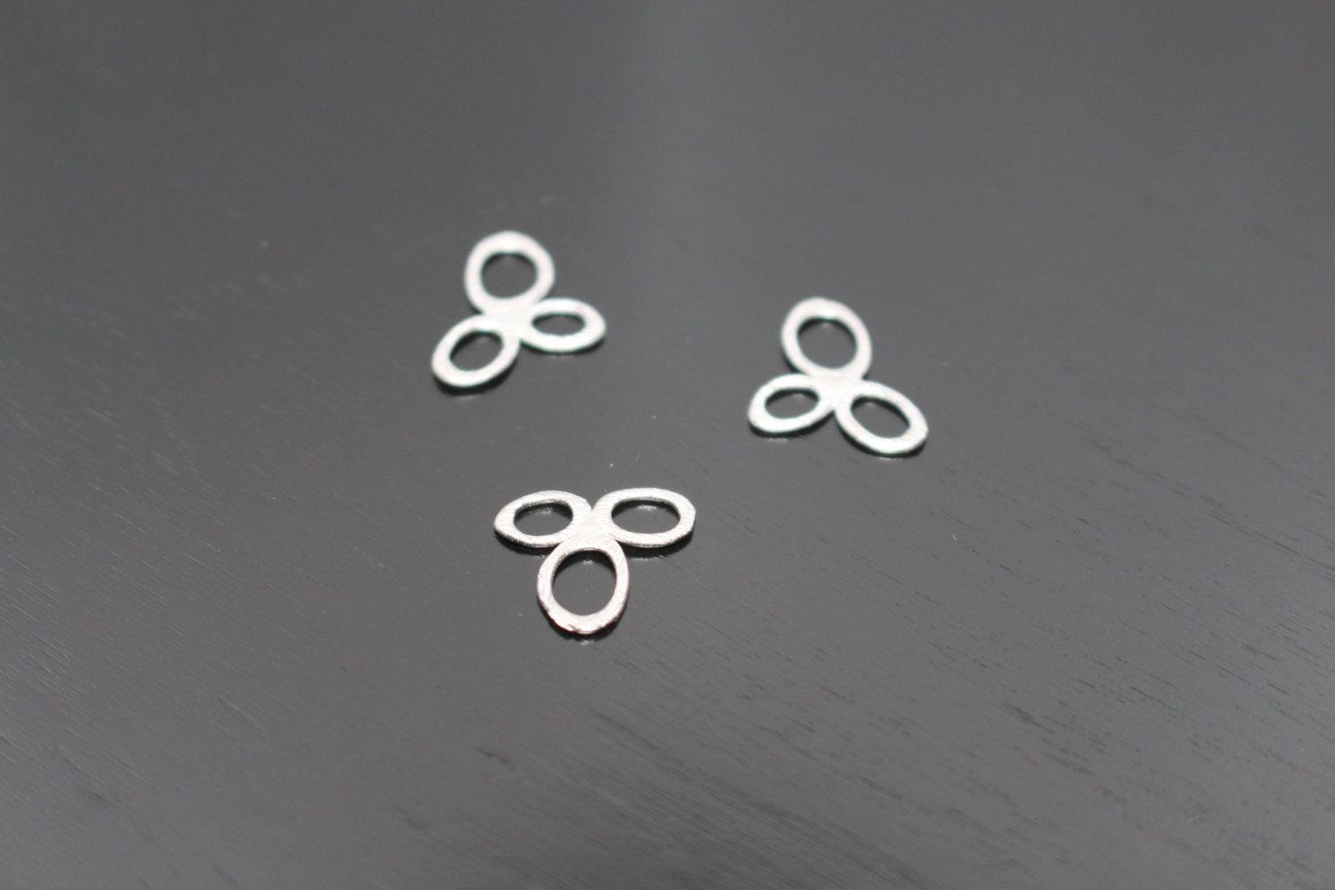 Wholesale Supplies, Matte Silver Small 3 Leaf Flower