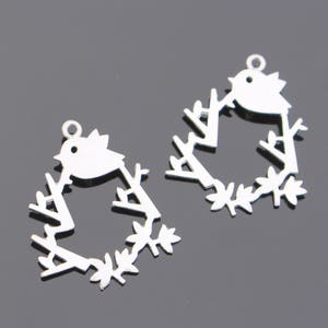 Matte Silver tarnish resistant Mini Chick Bird on wreath Charms, connectors, pendants, 2 pc, KA64274