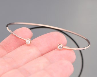 ローズゴールドラウンドカフブレスレット、クリスタルキュービック