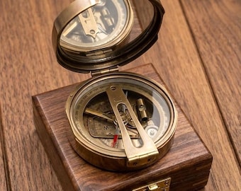 Brújula de reloj de sol de latón antiguo – Instrumento de navegación náutica vintage, caja de madera