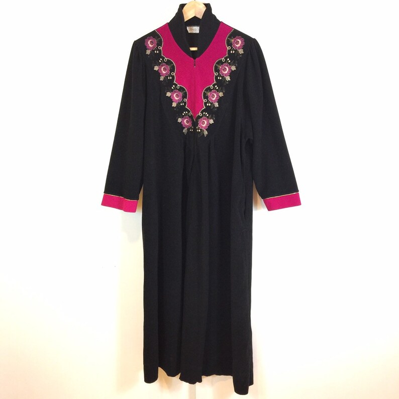Vintage Vanity Fair Velour Robe Size Large Embroidered Top Image 0
