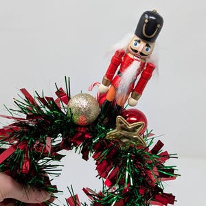 Weihnachtlicher Haarreif Nussknacker „Nutcracker Magic“ Glitzer Headband mit Lametta & Kugeln, Christmas Hair Accessory, Handmade in Germany