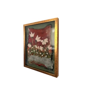 Framed Wool Felt Wall Art – “Sessiz Bahar” Handmade Textile Flower Artwork, Botanical Fiber Tapestry in Gold Frame, 66x52cm