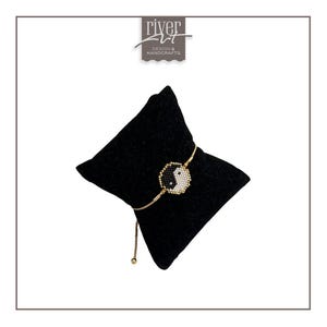 Yin Yang Miyuki Beaded Bracelet – Gold Adjustable Chain, Black White Spiritual Jewelry, Zen Minimalist Gift for Her, Balance Charm Bracelet