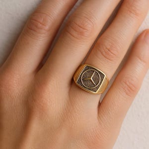 Men&#39;s Gold Signet Ring, Mercedes Inspired Ring, Car Logo Ring, Vintage Style Brass Ring, Luxury Emblem Jewelry, Gift for Him, Halloween Gift