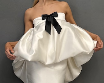 Modernes schulterfreies Hochzeitskleid in Elfenbeinfarbe. Langes schlichtes Hochzeitskleid. NINA-Set