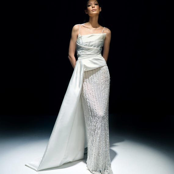 Lace Mermaid Wedding Dress: Ivory Satin Corset, Asymmetrical Train. KAYLA -  Etsy Israel