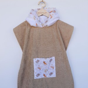 Kinder Kapuzen Poncho Handtuch &quot;Sandy Woods&quot; 100% Baumwolle Poncho Handtuch |Baby&Kleinkind Strandtuch Poncho aus Oeko Tex Baumwolle|Soft Beach poncho.&quot;