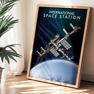 Póster de la Estación Espacial Internacional: Impresión de viaje vintage / Arte mural de la EEI / Póster de viaje urbano enmarcado / Decoración de pared para galería / Regalos artísticos de la EEI
