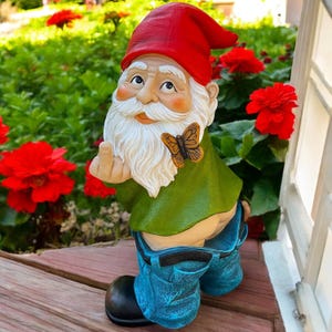 estátua de gnomo rude | gnomo engraçado de dedo médio | mini decoração de anão de jardim | enfeite de gramado de elfo de resina | presente de gnomo de jardim travesso