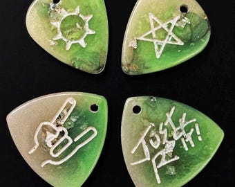 Epoxy resin guitar pick | Hand-painted logo | Handmade guitar pick