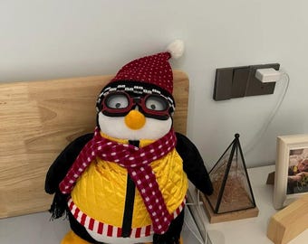 Hugsy pingvinen från TV-serien Vänner, perfekt present till TV-älskare, julklapp till Vänner-älskare, Joeys pingvin, söt plyschleksak