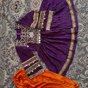 Vestido Afegão Kuchi tradicional feito à mão em tecido afegão