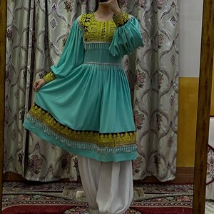 Vestido Afegão Kuchi tradicional feito à mão em tecido afegão
