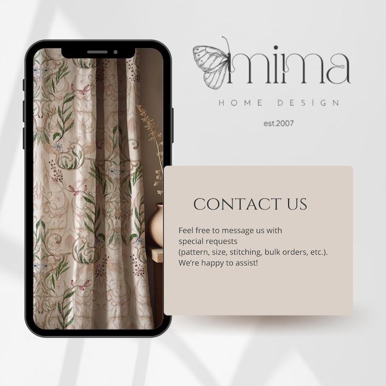 以下が含まれることがあります： スマートフォンには、花柄のカーテンが表示されています。画像には「mima HOME DESIGN est.2007」のロゴと、「CONTACT US」という連絡メッセージが含まれており、パターン、サイズ、一括注文などの特別なリクエストの詳細が記載されています。