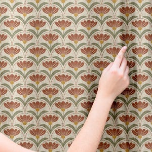 Puede incluir: Un patr&oacute;n repetido de flores estilizadas en tonos &oacute;xido, verde y dorado sobre un fondo beige. El dise&ntilde;o floral est&aacute; dispuesto en un patr&oacute;n sim&eacute;trico en forma de abanico, con cada flor conectada por una l&iacute;nea punteada. Una mano se&ntilde;ala el patr&oacute;n.