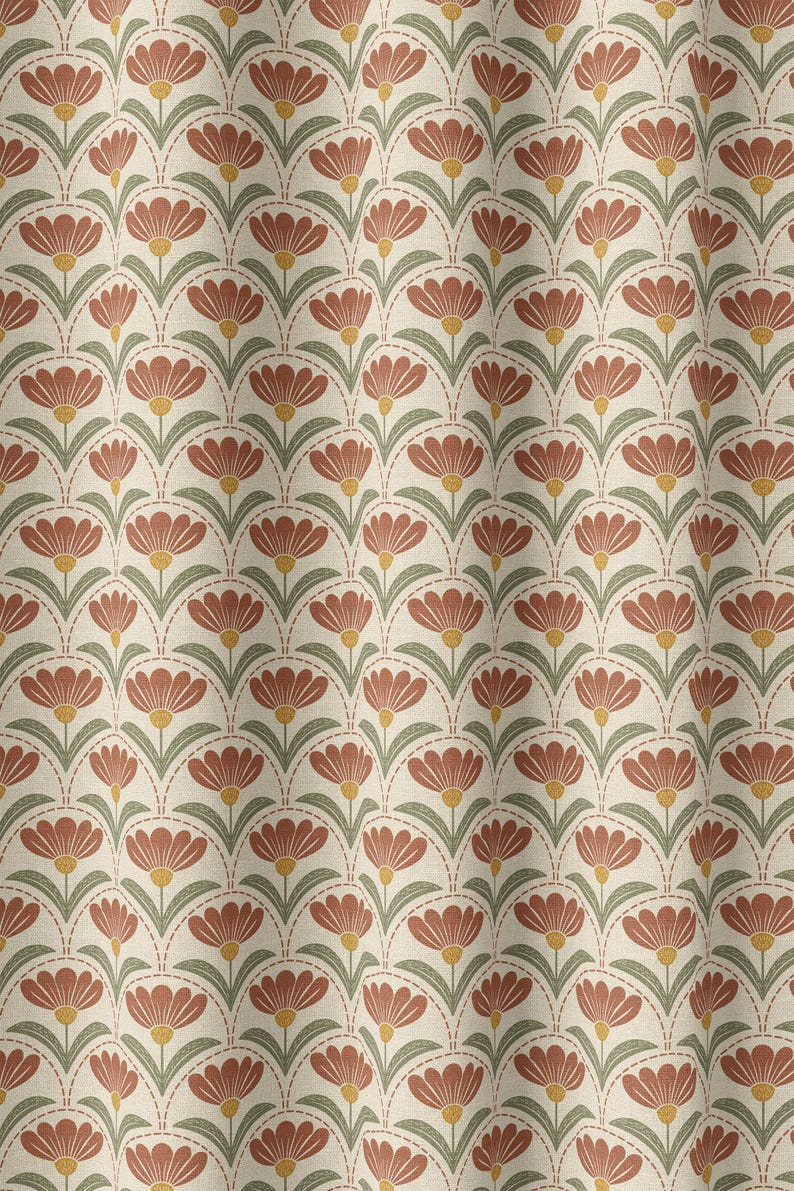 Puede incluir: Patr&oacute;n repetitivo de flores estilizadas en tonos &oacute;xido, verde y amarillo sobre fondo blanquecino. El dise&ntilde;o floral se organiza en un dise&ntilde;o sim&eacute;trico en arco, con cada flor con una estructura detallada de p&eacute;talos.