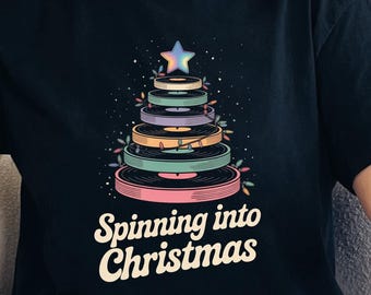 Camiseta navideña con diseño de disco de vinilo y árbol de Navidad. Camiseta con gráficos navideños para amantes de la música retro.