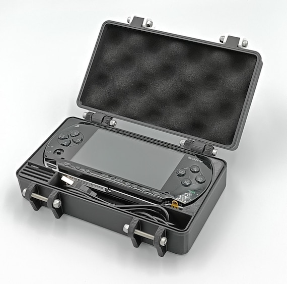 PSP 本体 ＋ カセット多数＋ケース PSP 1000 Compatible Rugged Protective Carrying Case - Holds 4
